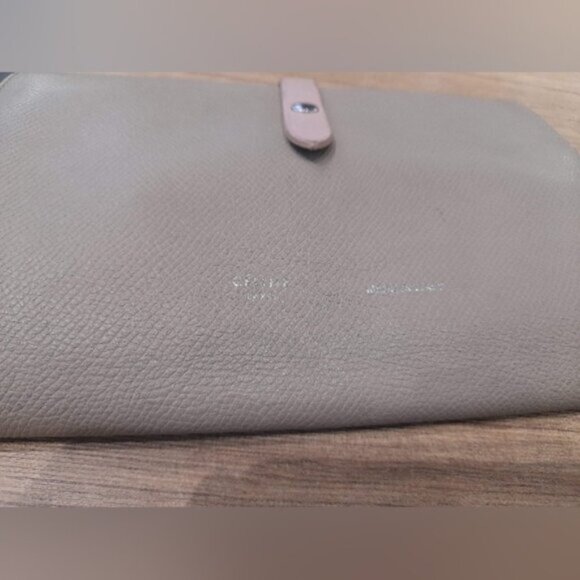 Celine - LARGE STRAP WALLET IN GRAINED CALFSKIN in Light Taupe - Picture 7 of 16